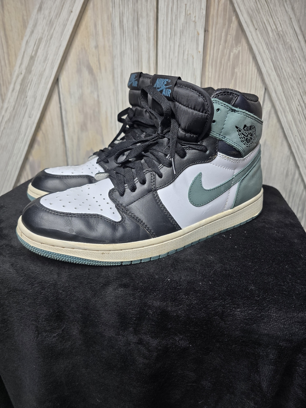 Nike Air Jordan 1 Mid Sneakers in Black, White & Teal Green Mens 13